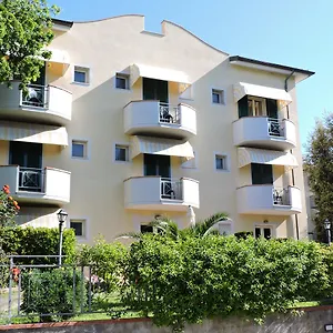 https://hotel-il-pino.it-tuscanyhotel.com